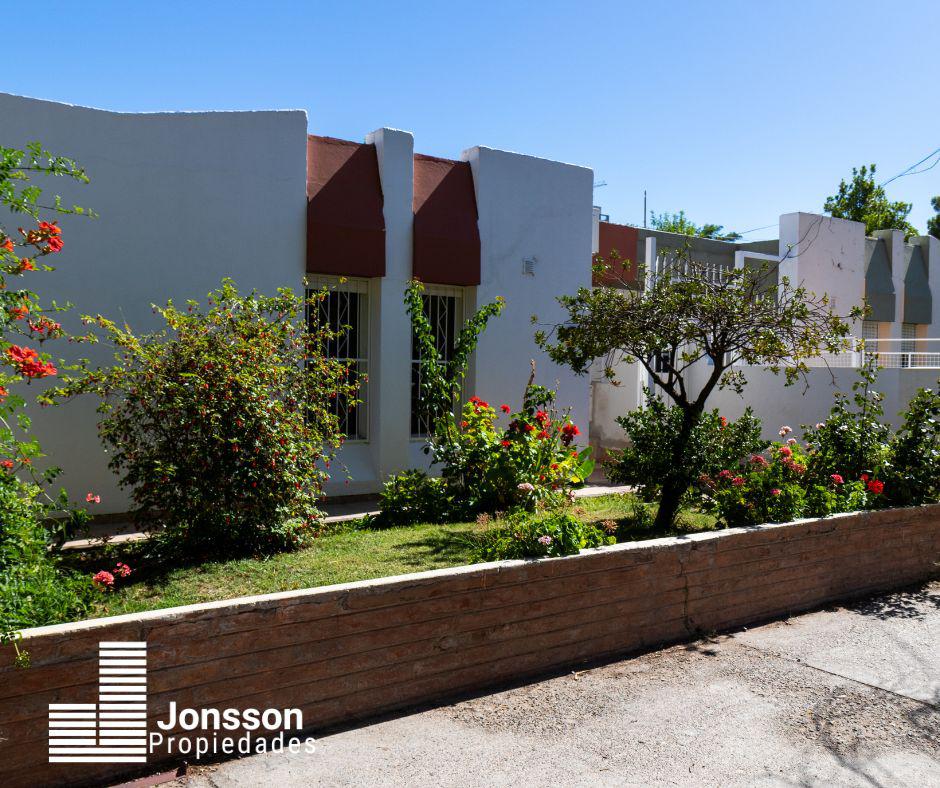 Casa con 2 dpto en centro de Neuquén