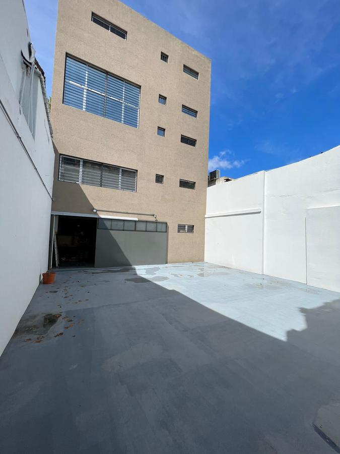 Depósito - Galpón de 540 m2.  - Paternal - VENTA.