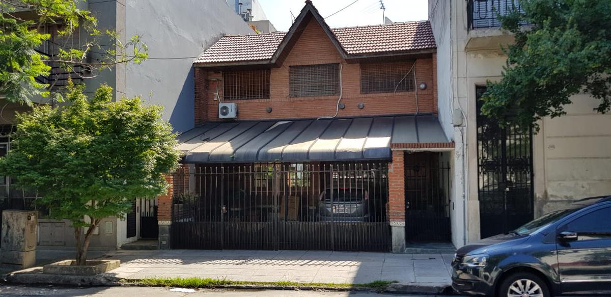 Artigas al 100. Hermosa Casa en duplex en flores