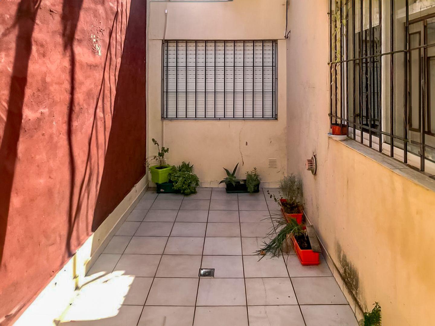 VENTA/PERMUTA  - Casa de pasillo único - 2 dormitorios - Azcuénaga, Rosario