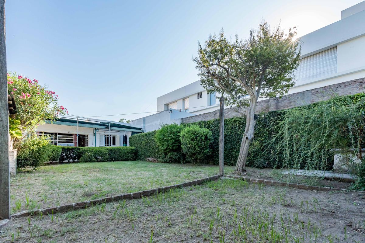 VENTA - Casa al frente con jardín y parrillero - Gral José de San martín.