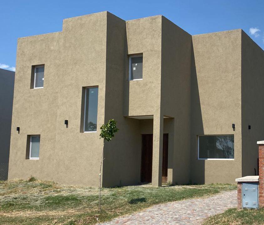 Casa  en alquiler a estrenar en Pilar Del Este