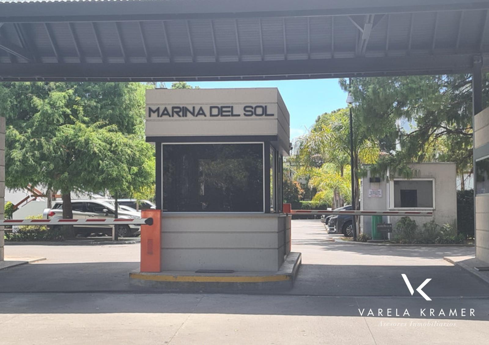 ALQUILER TEMPORAL/VENTA- Excelente Dormi con amarra de 12X4 m2 en Marina del Sol. San Fernando