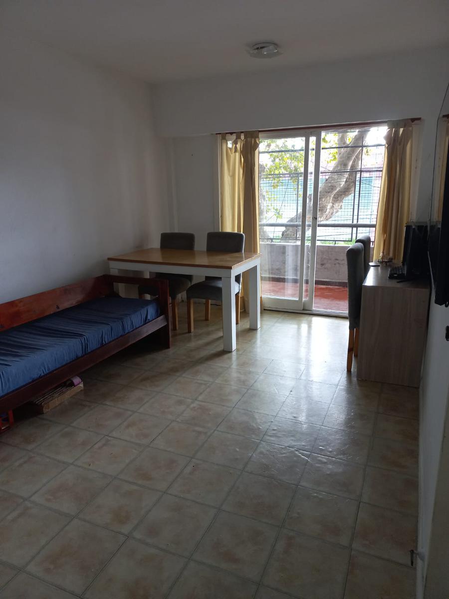 DEPARTAMENTO 2 AMB COCINA SEPARADA BALCON CORRIDO CERCA DE LINEA DE COLECTIVOS Y TREN MITRE ZONA COMERCIAL