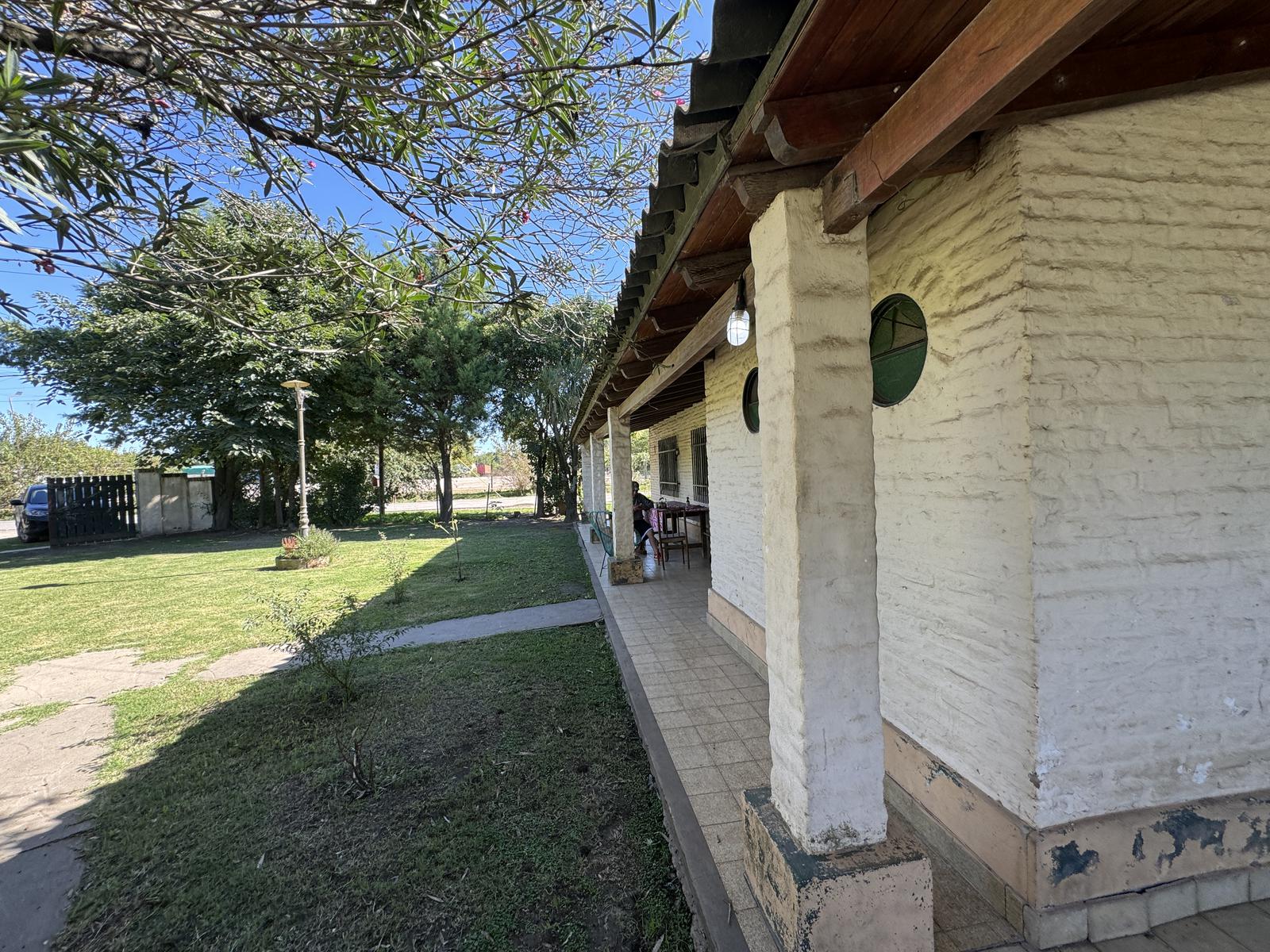 Casa Quinta en  Calle Santa Cruz esq. Lemos, a minutos del centro de Cañuelas.