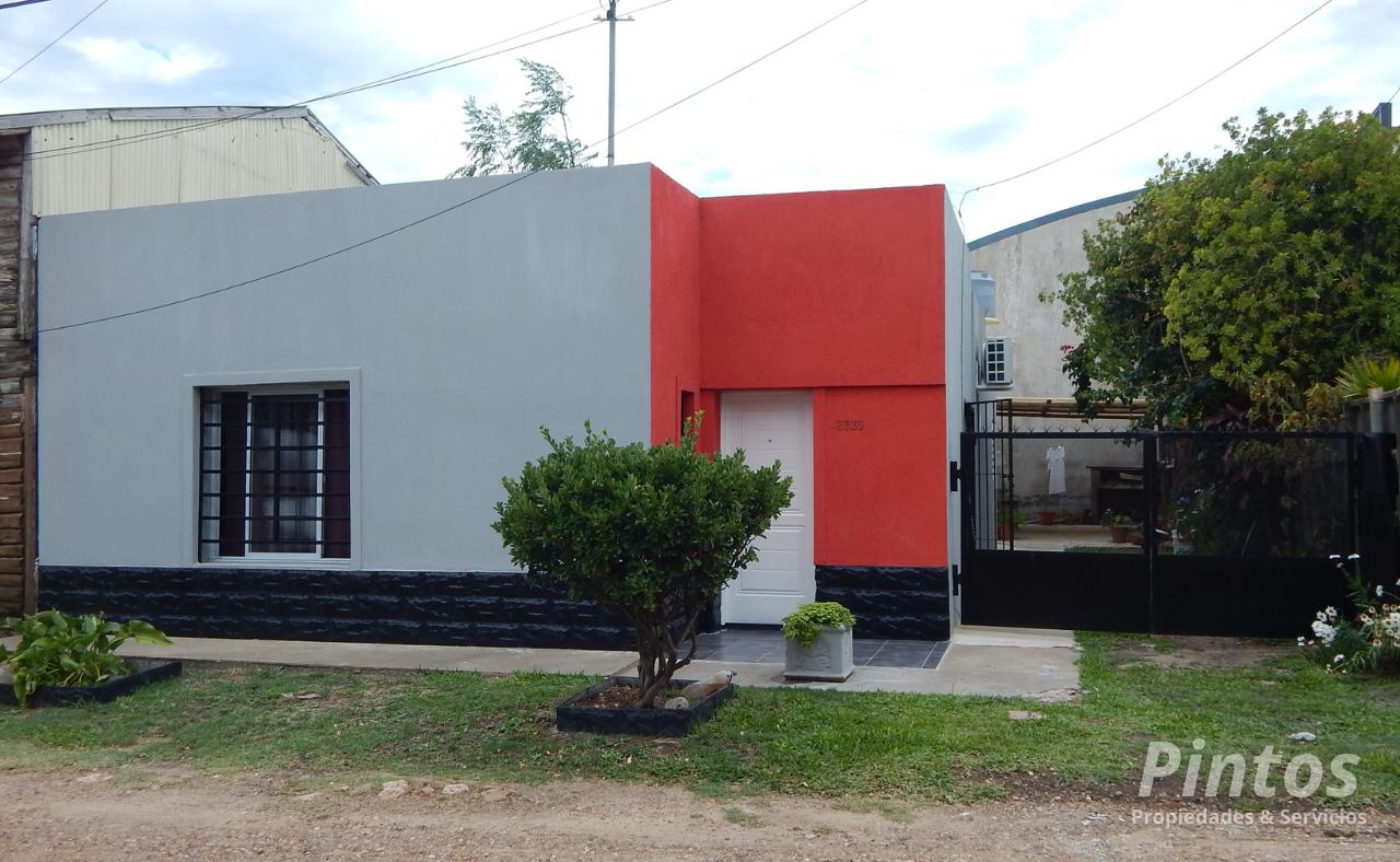 Casa con dpto sobre calle Alvear, ideal para renta. SAN JOSE. ENTRE RIOS.