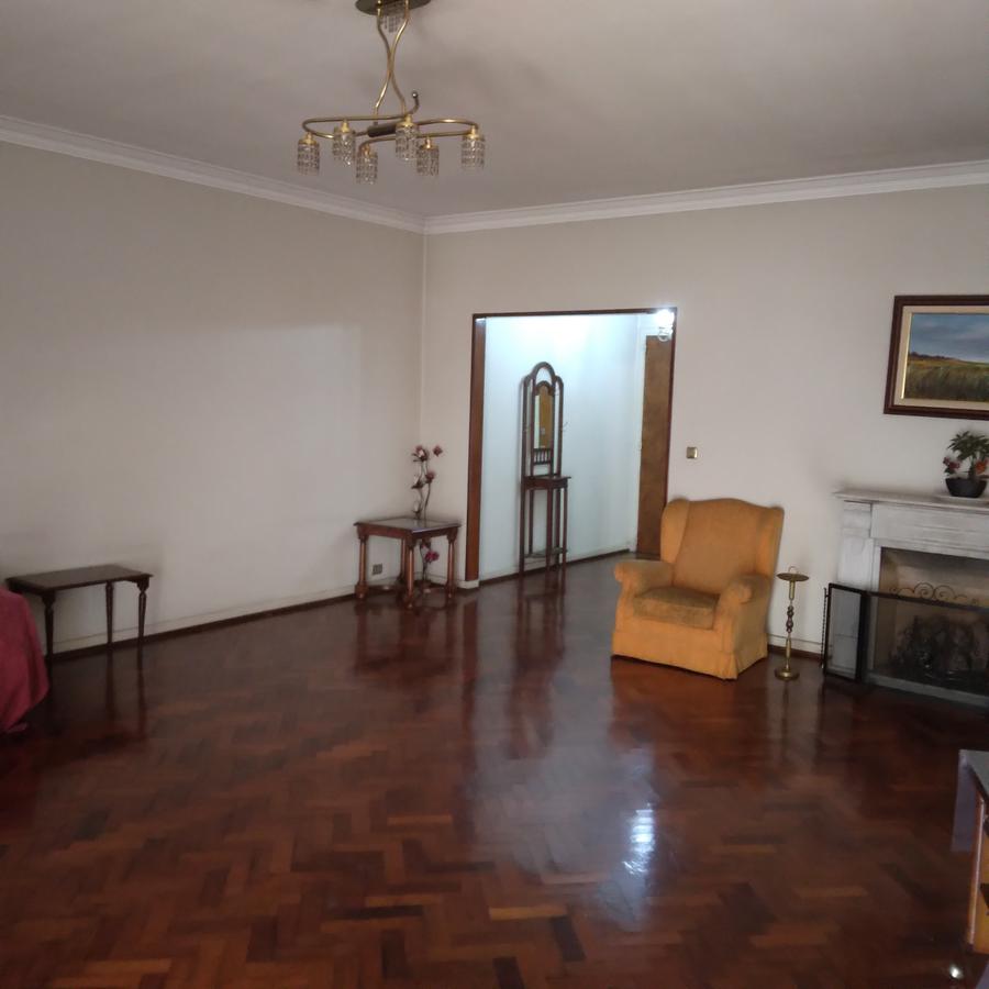 Departamento clásico de 4 ambientes al frente en Callao y Corrientes