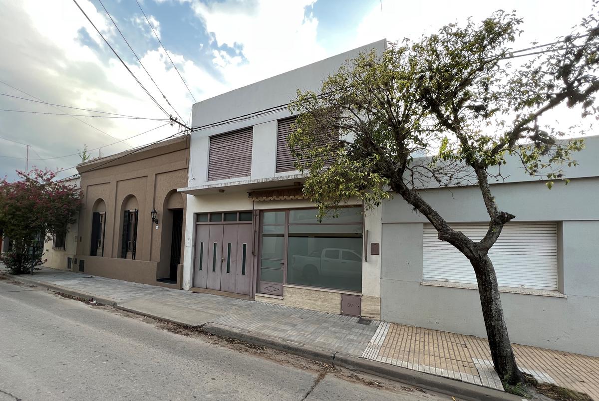 Casa con local comercial en  San Antonio de Areco