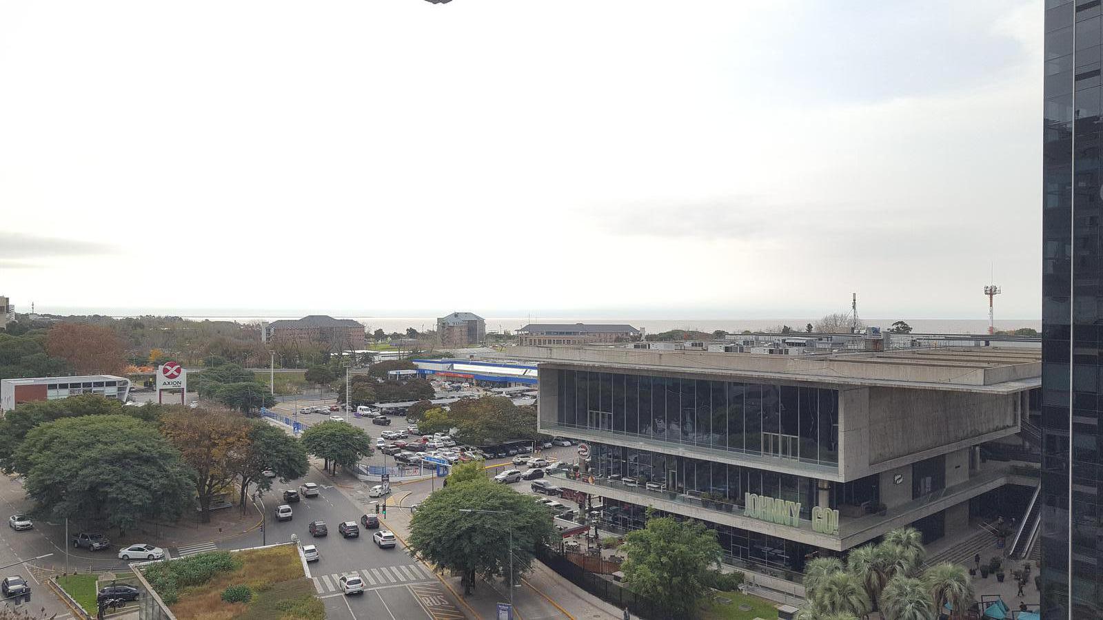 Excelente oficina comercial con vista al río en alquiler - Vicente López