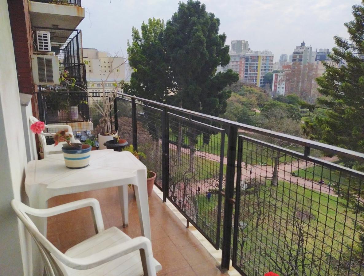 Excelente 3 ambientes al frente Parque Rivadavia con balcon palier semiprivado