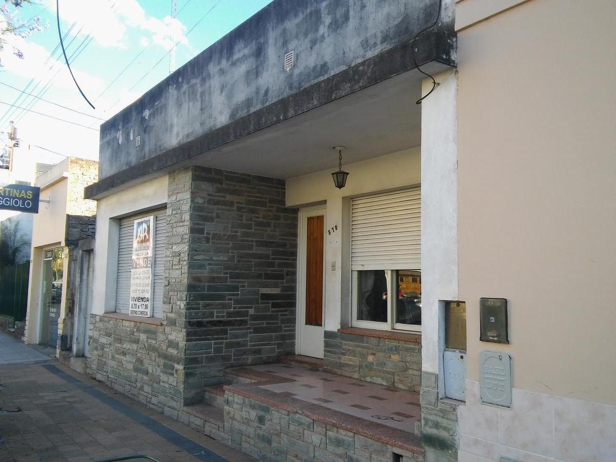 Casa en venta  Muñiz al 500  Centro De Lujan