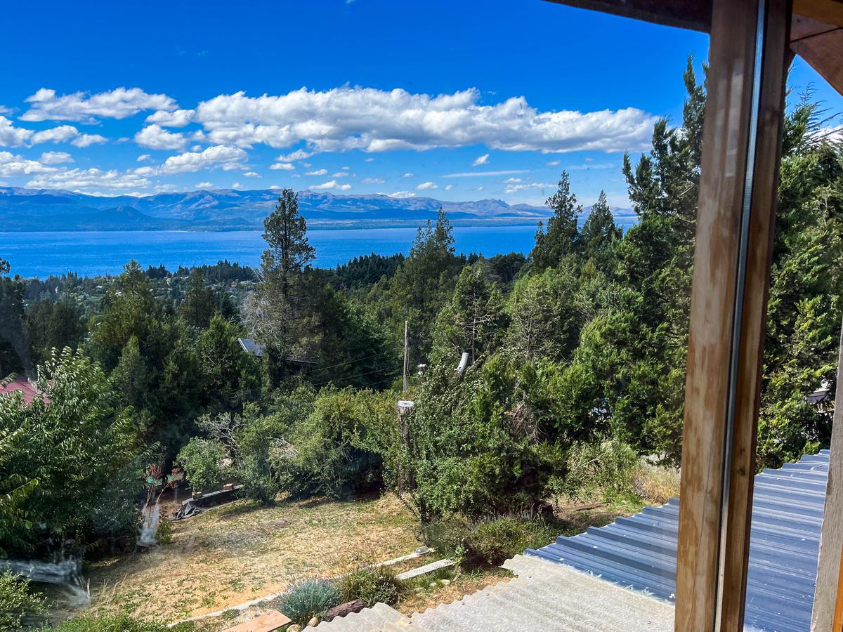 Bo. Parque El Faldeo - Vista al lago Nahuel Huapi