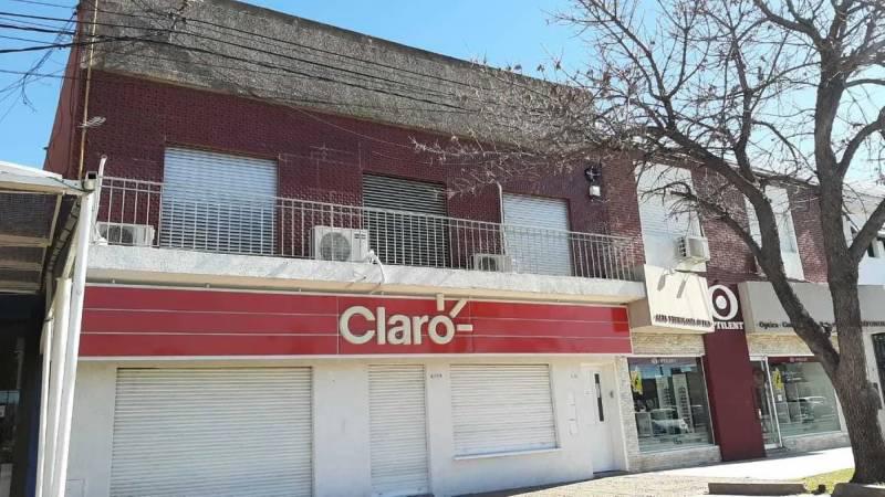 SE VENDE LOCAL CON VIVIENDA EN IMPORTANTE ZONA COMERCIAL DE SANTA FE