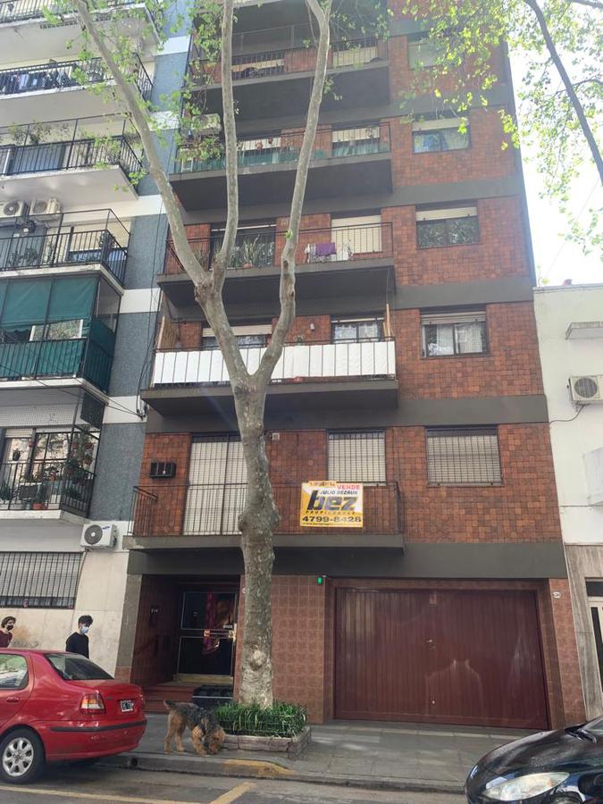 EXCELENTE DPTO. 3 AMBIENTES AL FRENTE CON BALCON Y PATIO