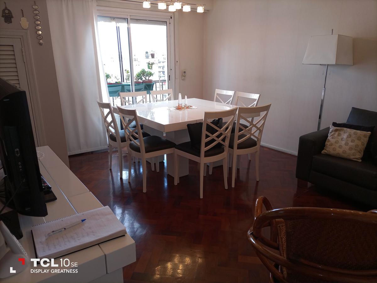 Duplex en venta de 4 amplios ambientes sobre Av. Corrientes, Almagro