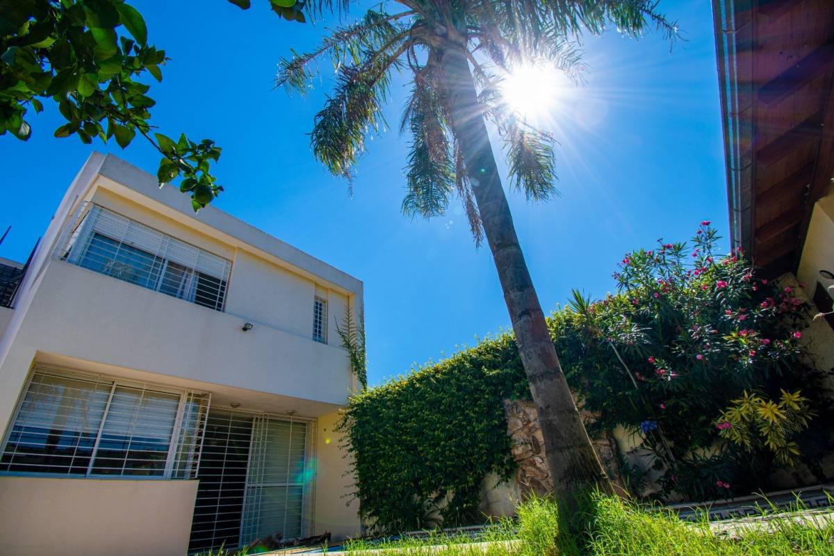 Venta casa tres dormitorios Puerto Norte con pileta y quincho