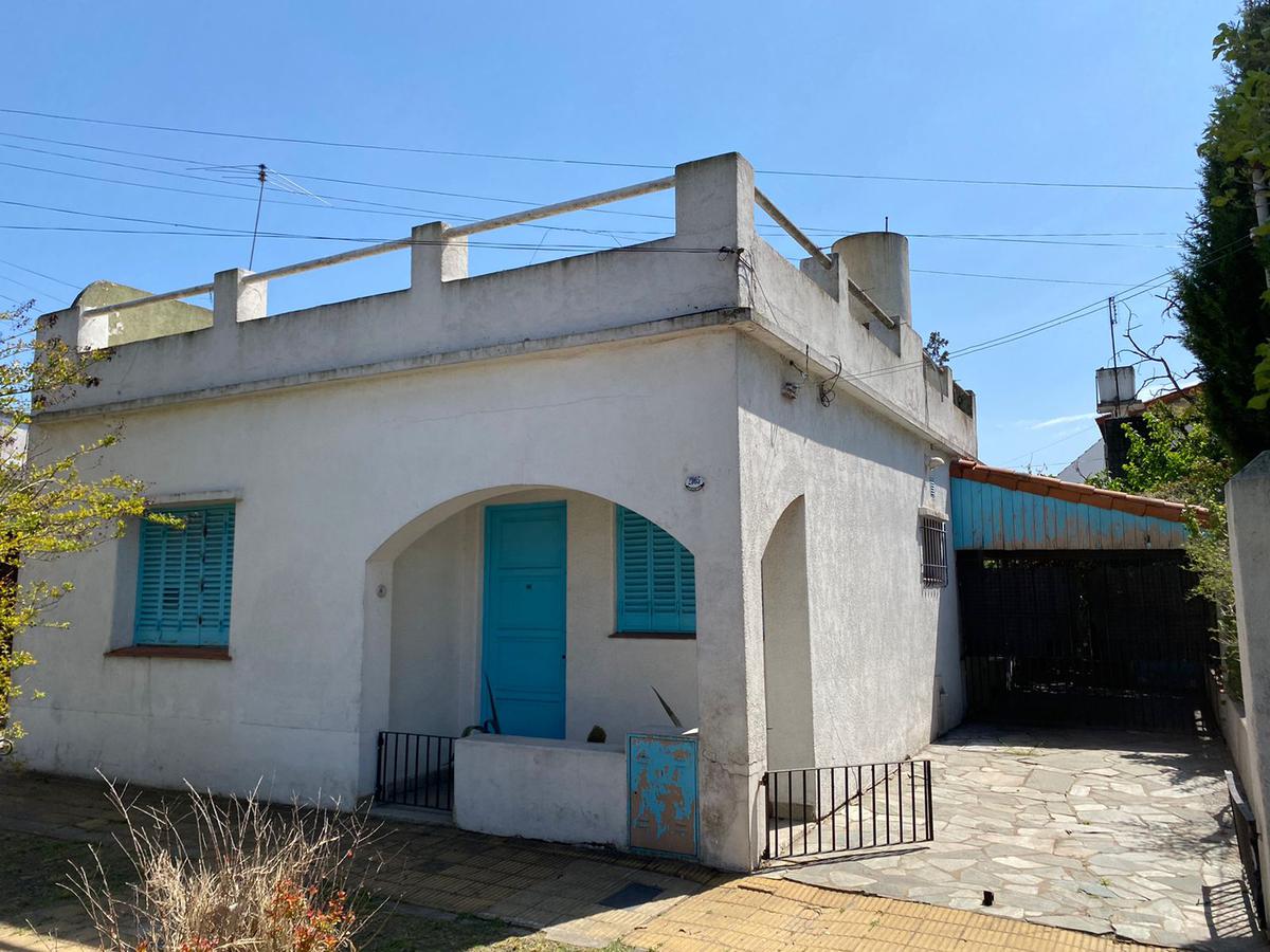 Casa 3 ambientes en venta, ideal a reciclar- Castelar Norte