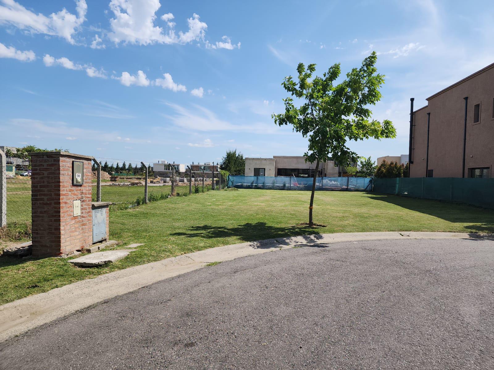 Terreno en Vila Marina I  a la laguna opcion amarra