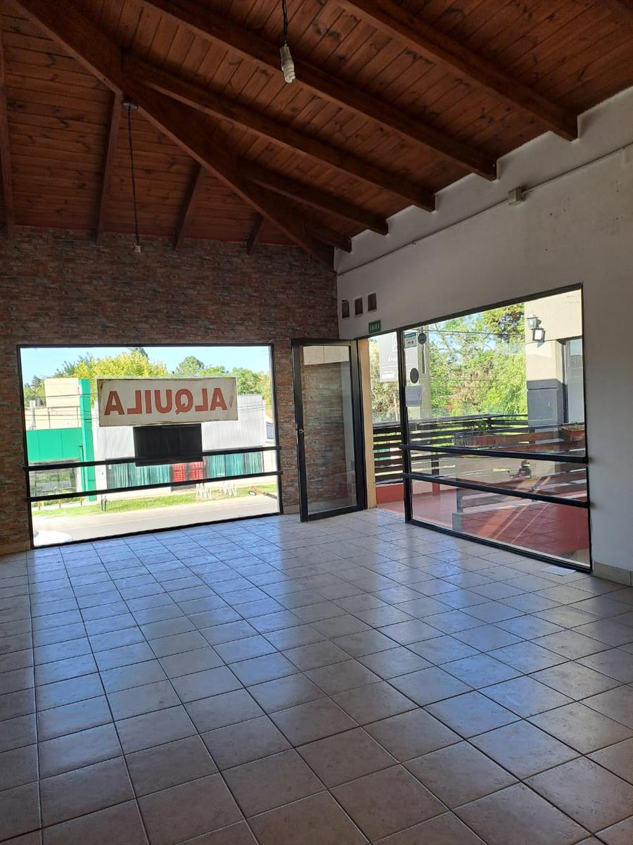 VENTA - LOCAL COMERCIAL EN PLANTA ALTA CON DOBLE INGRESO Y BALCON EXCLUSIVO - PASEO ALBERDI, FUNES