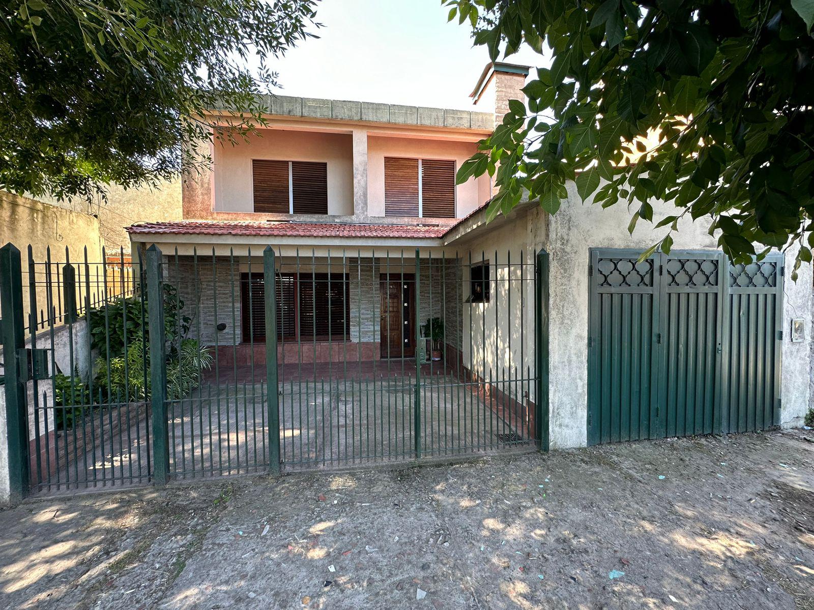 Pereyra Lucena 2300. Casa en venta de 4 ambientes. Lomas de Zamora.