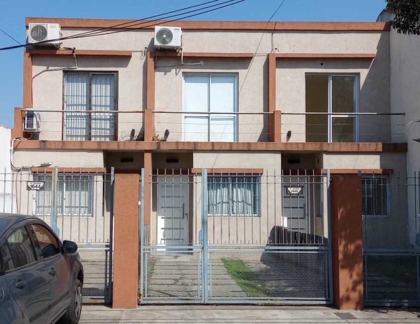 Casa en venta - 2 dormitorios 1 baño - cochera - 130mts2- Ituzaingó