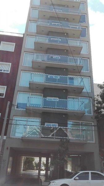 Departamento 2 amb a la calle con balcón. Cochera. Plaza Mitre. Apto Crédito!!!