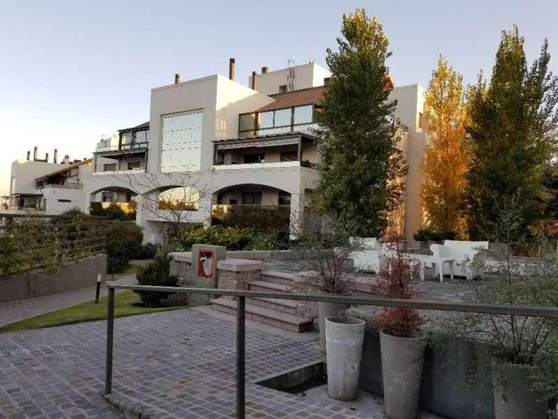 Departamento de tres dormitorios en venta, Casonas del Cerro