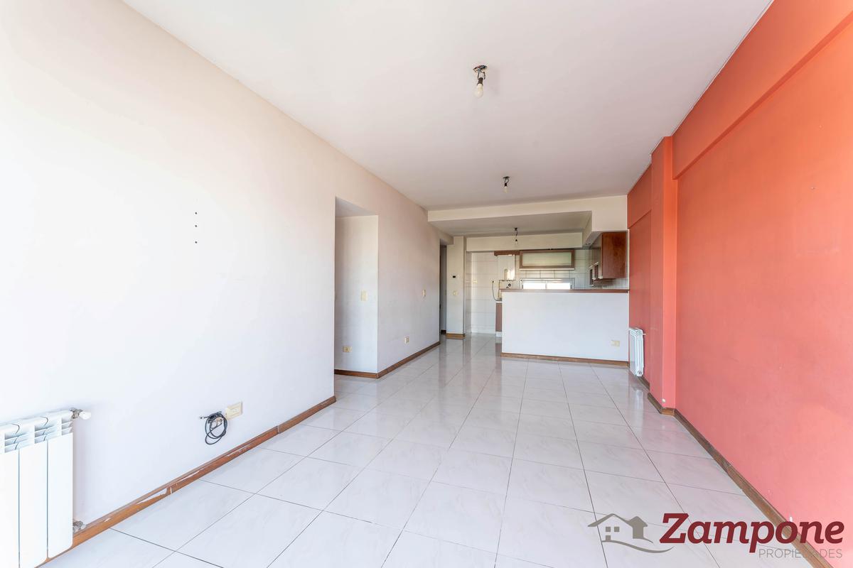 Departamento de 3 ambientes con balcón en Parque Patricios