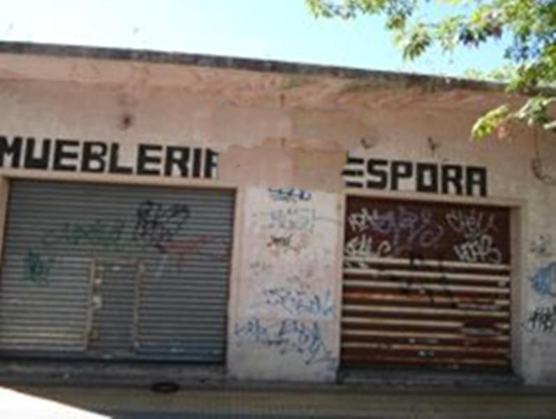 Vende: Casa con Local