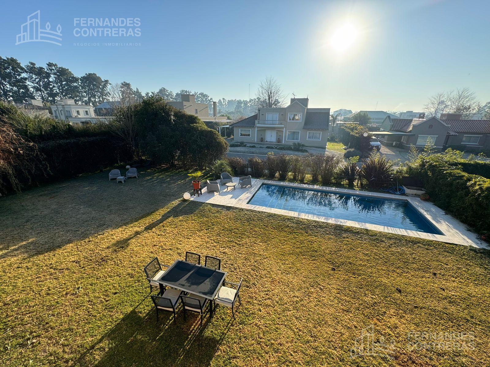 Casa en  venta en barrio cerrado Altos del Carmen