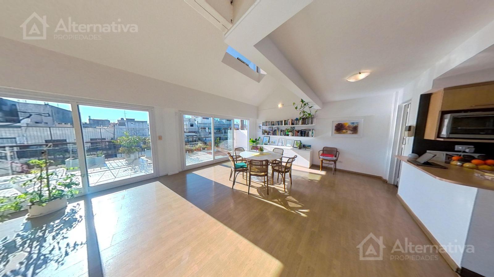 Venta de Departamento Duplex en Recoleta de 2 ambientes con cochera