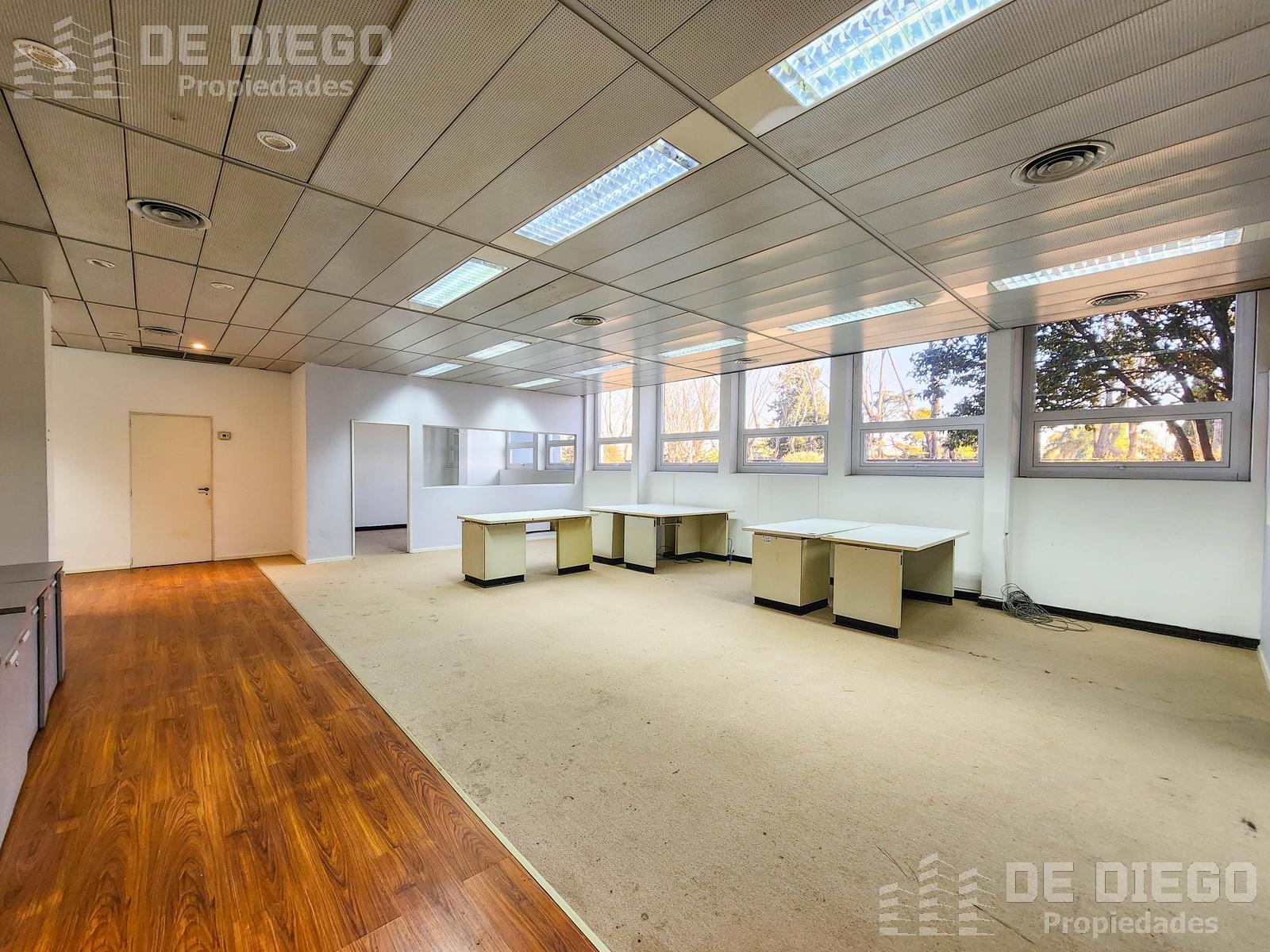 Oficinas 150 m2 en alquiler, en predio con seguridad Villa Ballester San Martin