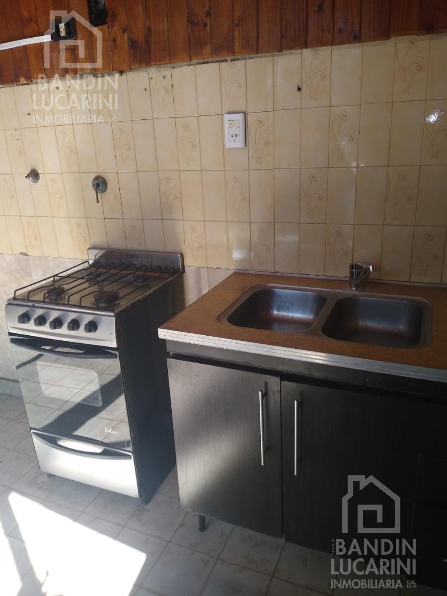 Casa en Berazategui en Venta 4 Ambientes Zona Estación.  Colegio Estrada.