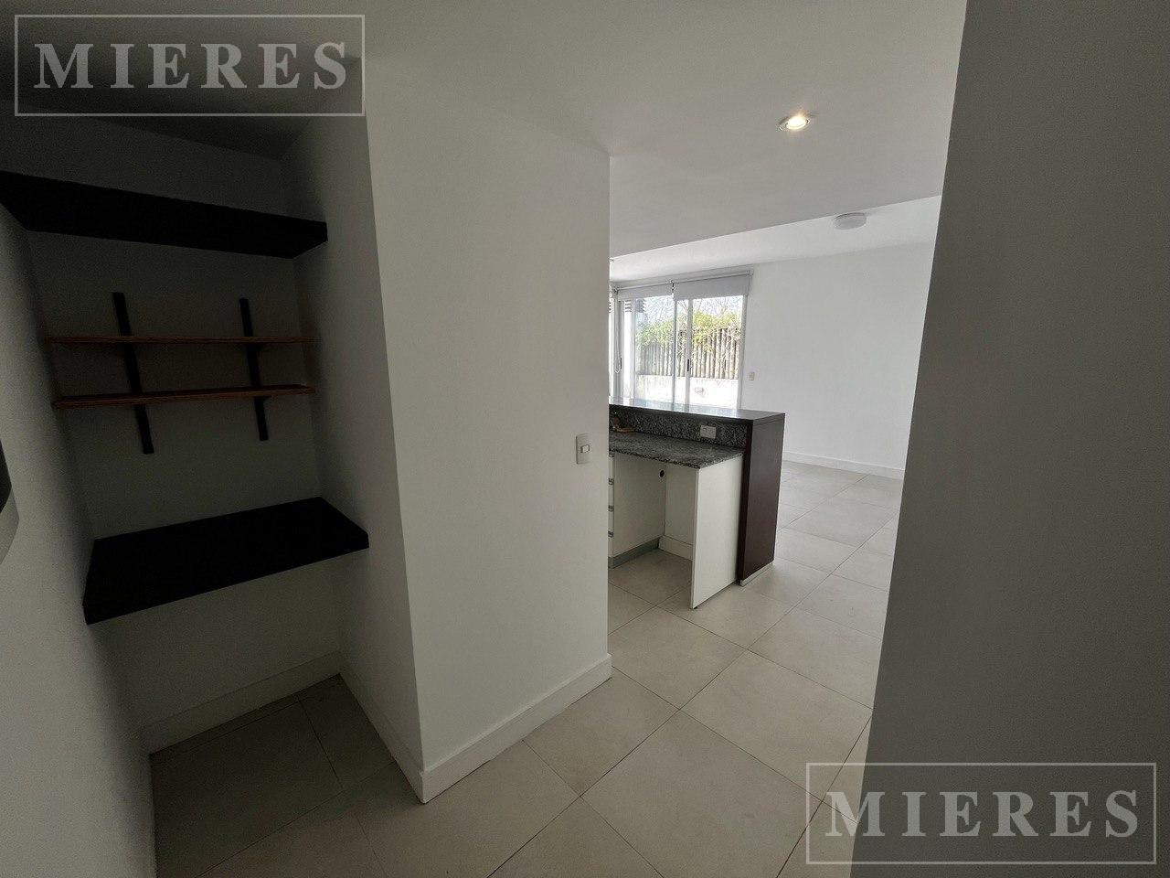 Excelente depto. en venta en Tigre con gran terraza!!