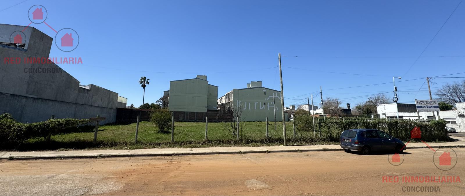 Terreno en  importante esquina. Único por su superficie y ubicación.-