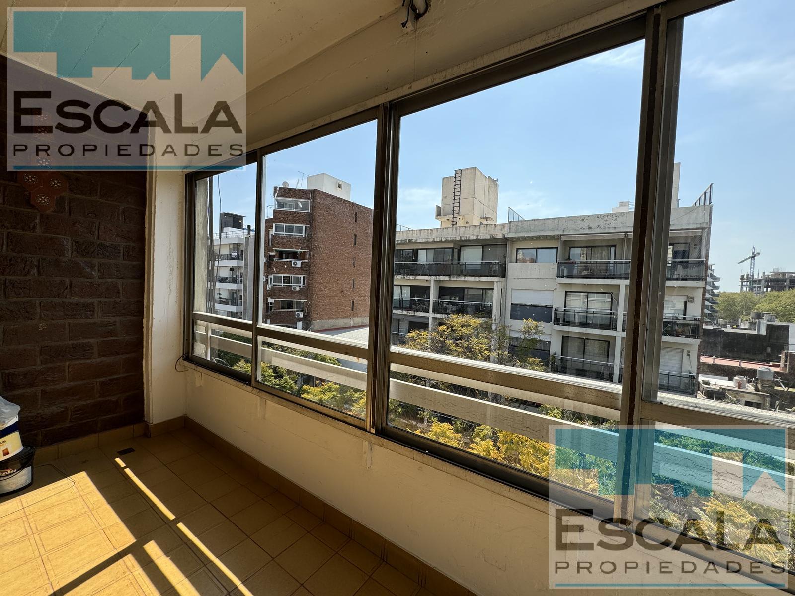 DEPARTAMENTO UN DORM CON BALCON EN ALQUILER PICHINCHA