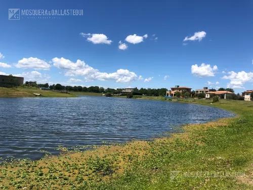 Terreno a la laguna en venta en El Cazal