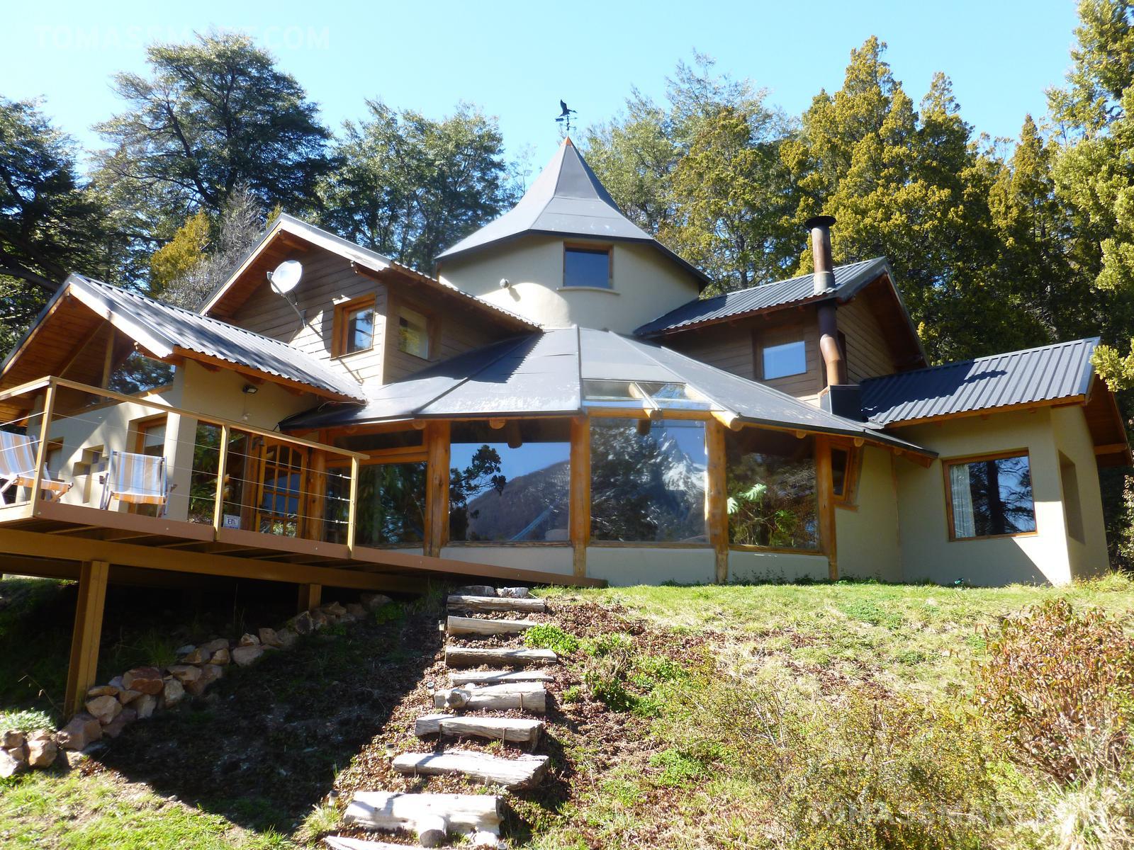 Importante casa con vista al lago sobre lotre de 1 hectarea de bosque nativo