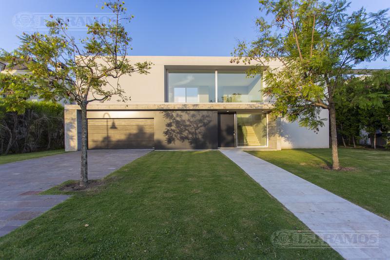 Casa a la laguna y al golf con 5 dormitorios en venta en El Golf - Nordelta