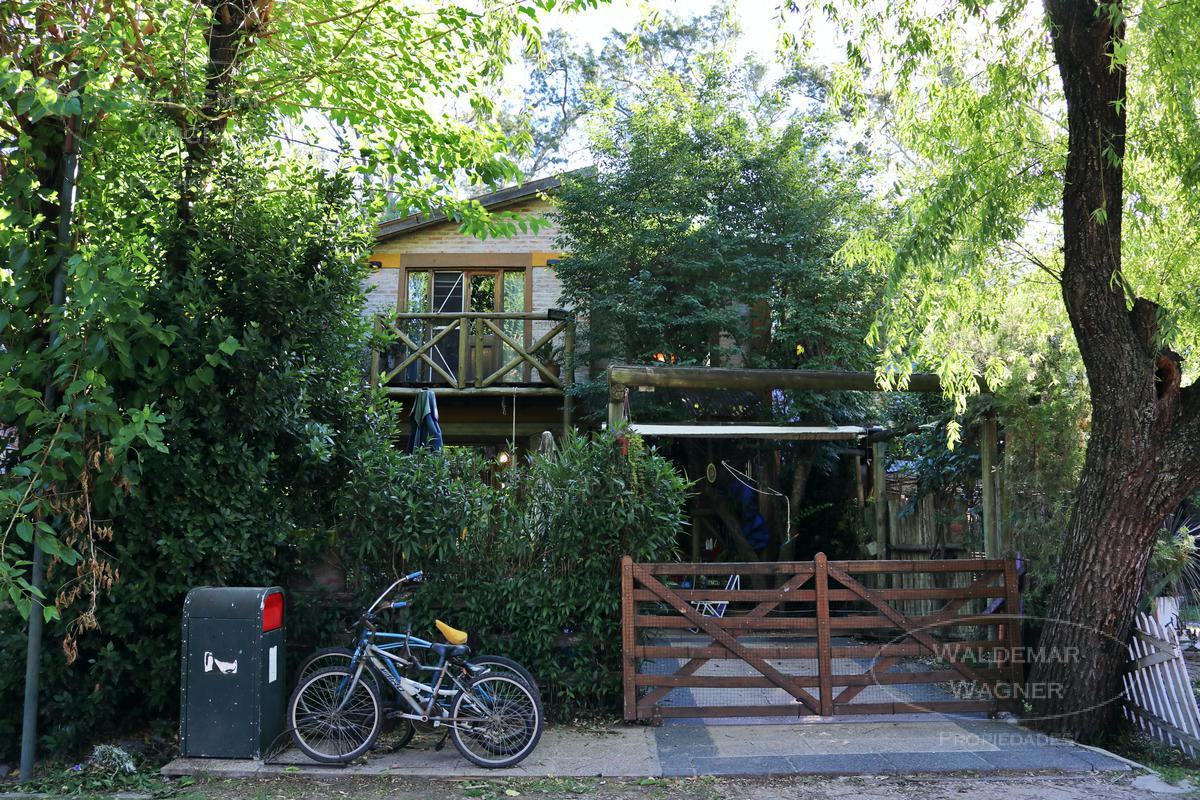 Casa 5 dormitorios - Barrio Los Caracoles