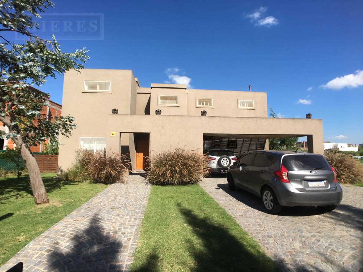 Casa en venta sobre Lote a la laguna. La Comarca, Bancalari