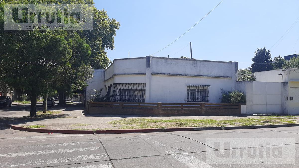 Casa en  Moron a 5 cuadras de Rivadavia y 10 de la estacion