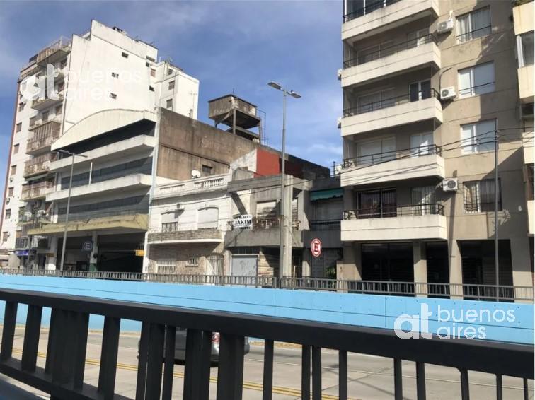 Venta de Terreno lote doble frente sobre avenida en Villa del Parque