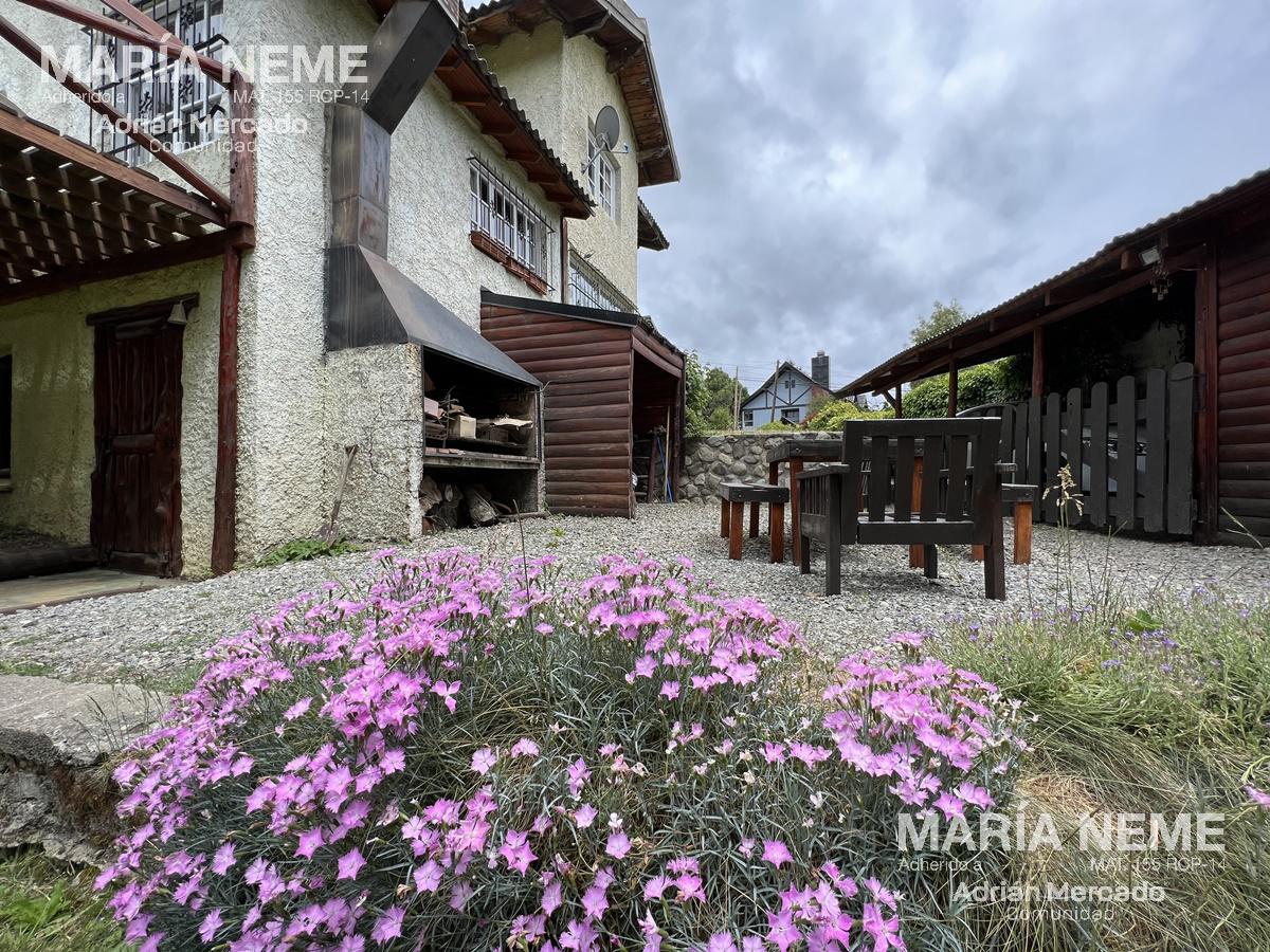 CASA DE 3 DORMITORIOS EN VENTA EN BARRIO JARDIN BOTANICO. BARILOCHE