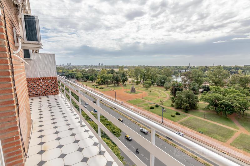 Semipiso con vista panorámica, al río a verde y la ciudad. Cochera fija.  Alquiler sin muebles.