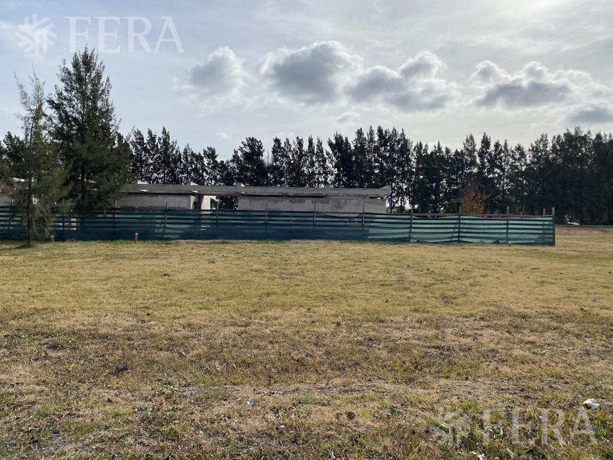 Venta de terreno en Club Miralagos 2 (28338)