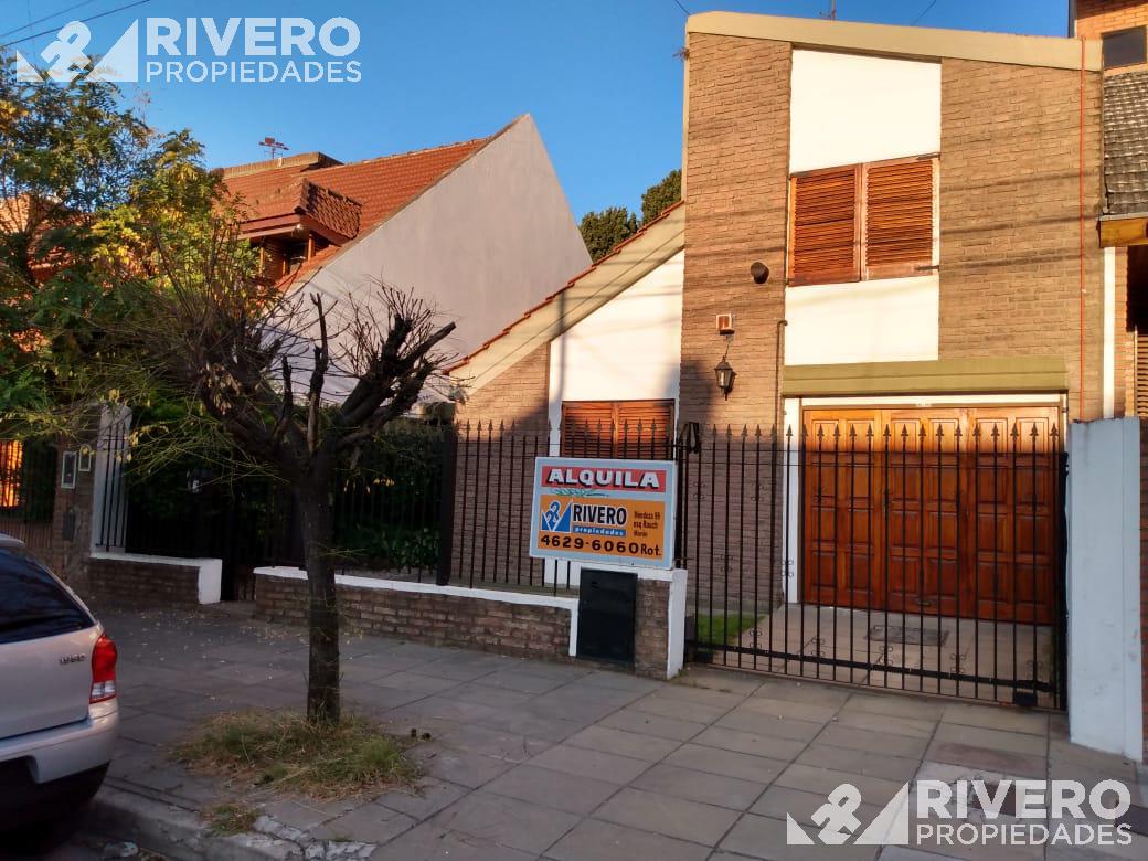 CASA EN VENTA EN MORON - 4 AMBIENTES