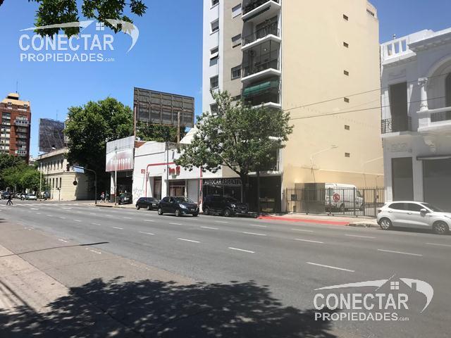 Av. Córdoba y Medrano - PB 7.50m x 22m   1º Piso 8.66m x 40m - Sup. Cub. 506m2   Terraza