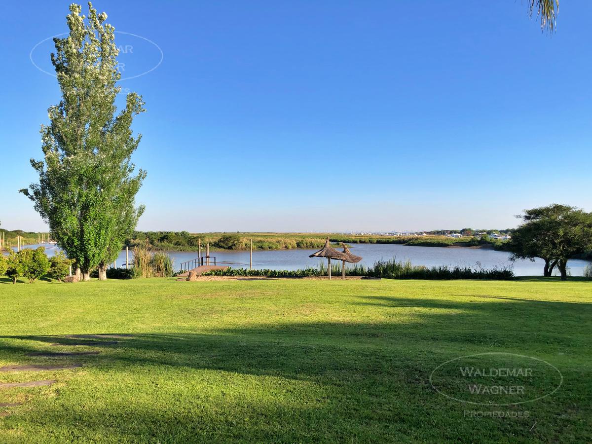 Exclusivo Terreno Parquizado a Laguna y Río  - Isla Santa Mónica