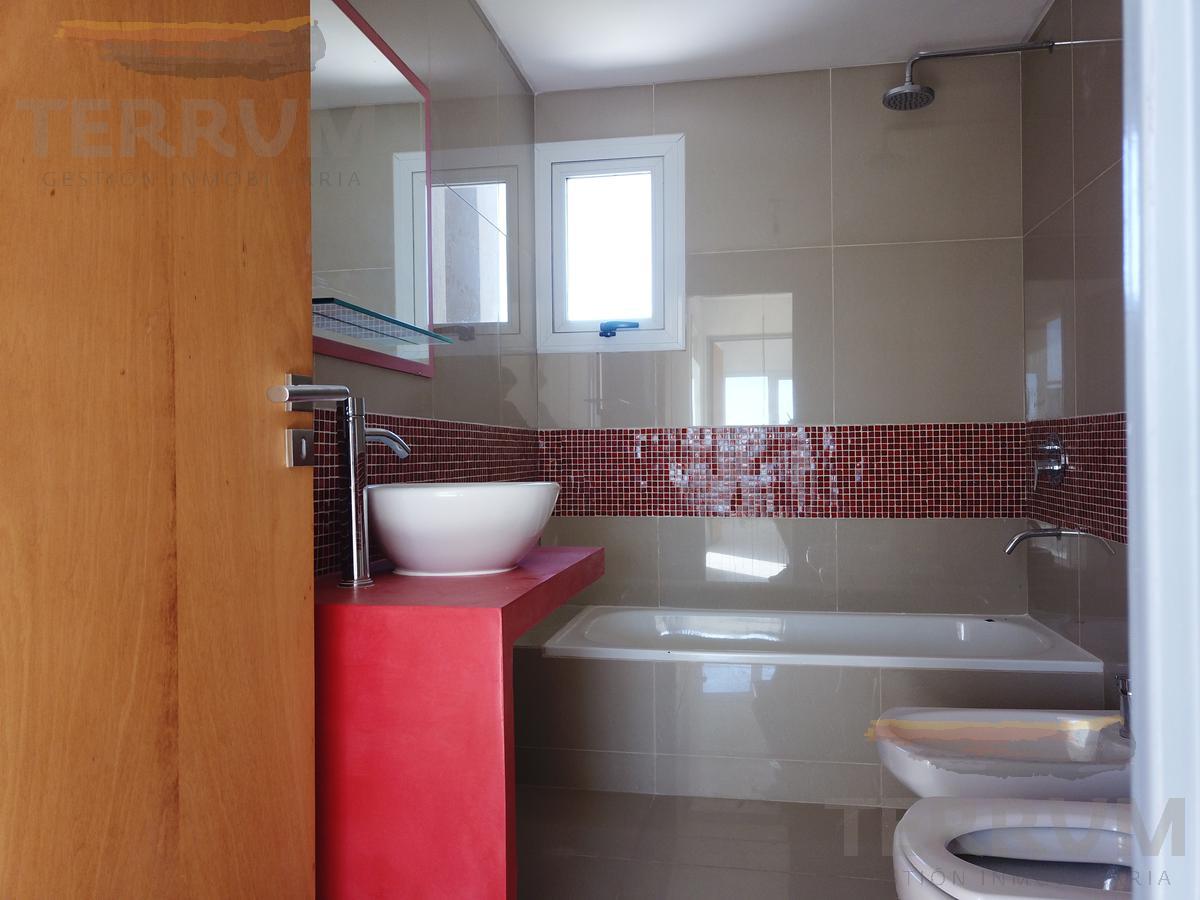 CASA EN VENTA : CANNING : :  CLUB DE CAMPO SANTA RITA